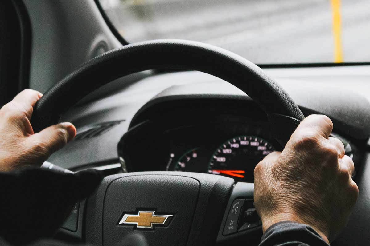 Dónde se pone la L en el coche, moto o camión?