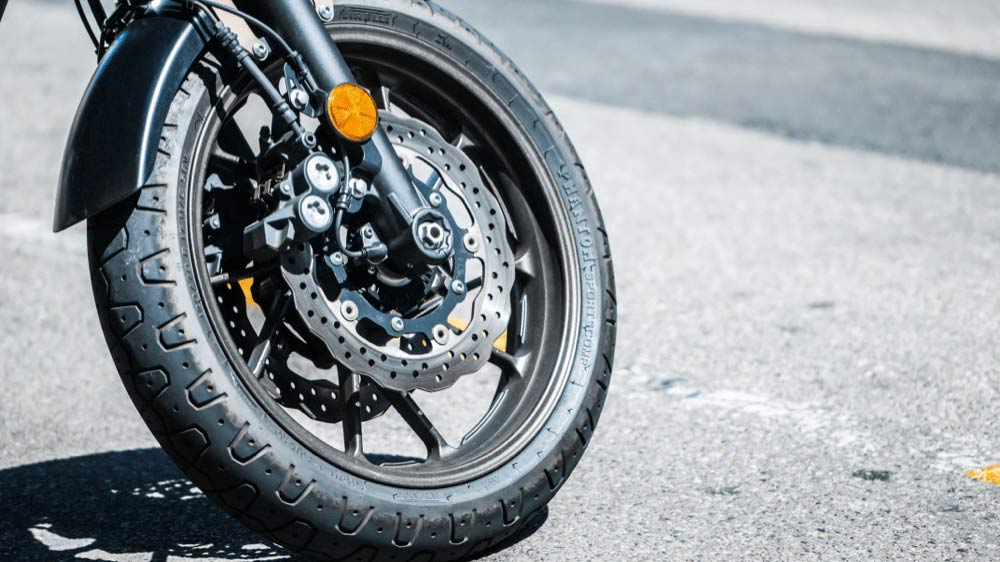 Menos Íntimo Incidente, evento Cuándo cambiar los neumáticos de la moto? | Autoescola Pallars